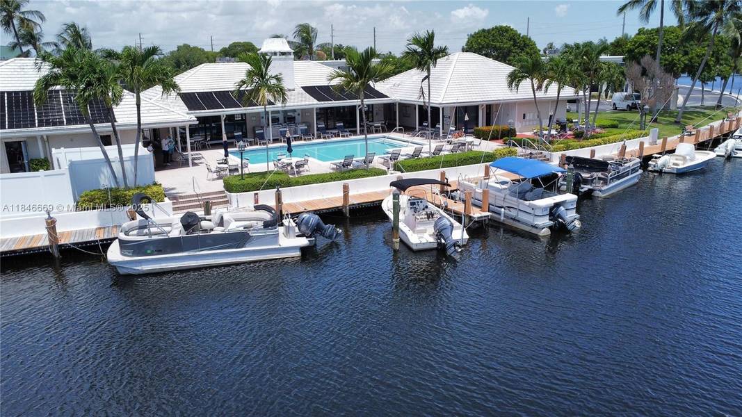 160 Cypress Club Dr #608, Pompano Beach, FL 33060