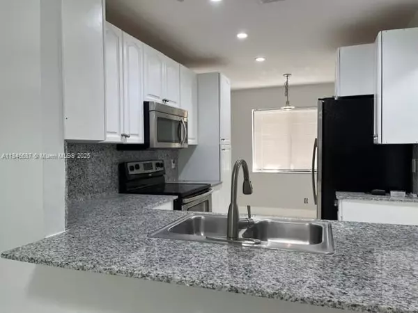 Weston, FL 33326,447 Lakeview Dr #5