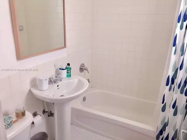Miami, FL 33138,7412 NE 6TH COURT #7412