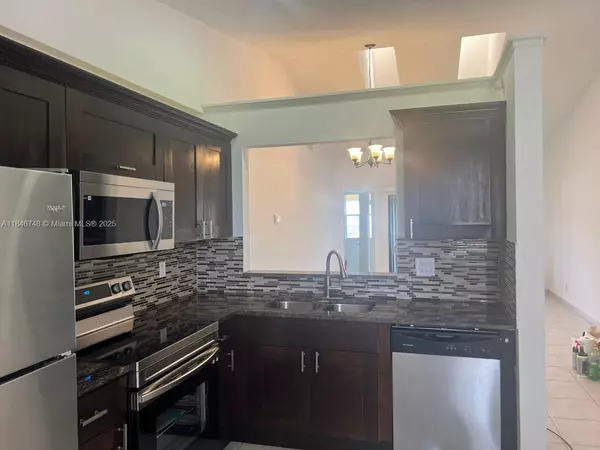 Lauderhill, FL 33313,2521 NW 56th Ave #2-26