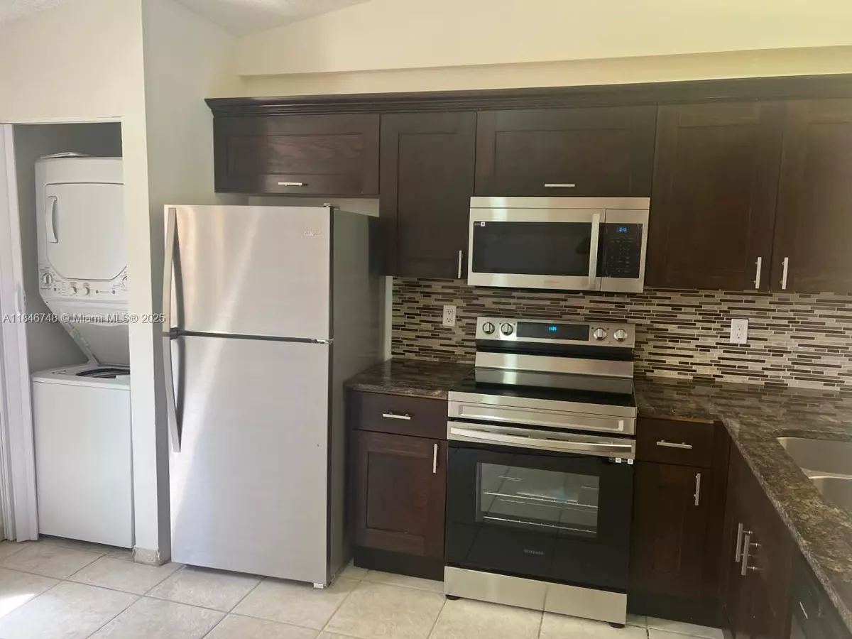 Lauderhill, FL 33313,2521 NW 56th Ave #2-26