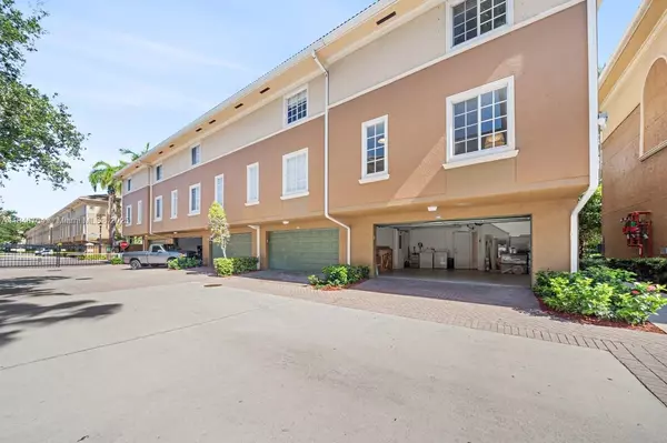 Aventura, FL 33180,2861 NE 185th St #305