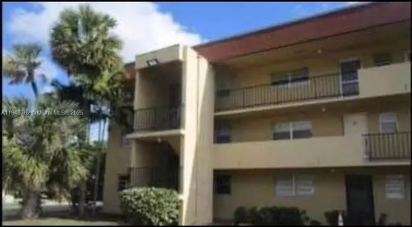 Miami, FL 33179,1530 NE 191st St #145