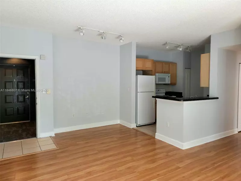 6001 SW 70th St #237, South Miami, FL 33143