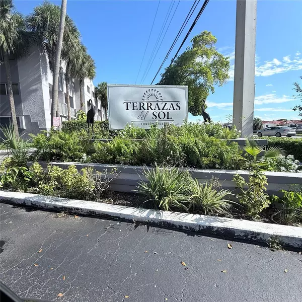2750 W 76th St #104, Hialeah, FL 33016