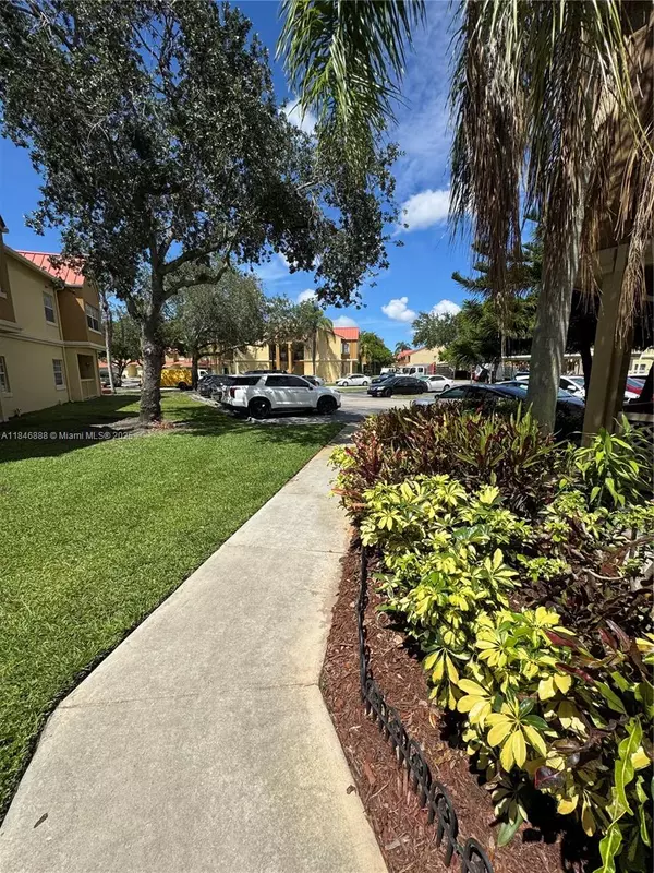 Hialeah, FL 33015,18346 NW 68th Ave #K