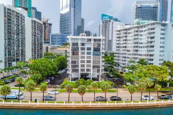 Miami, FL 33131,1440 Brickell Bay Dr #307