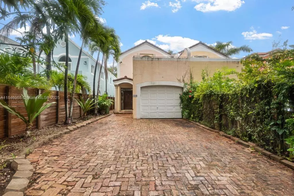 Coconut Grove, FL 33133,3049 Mary St