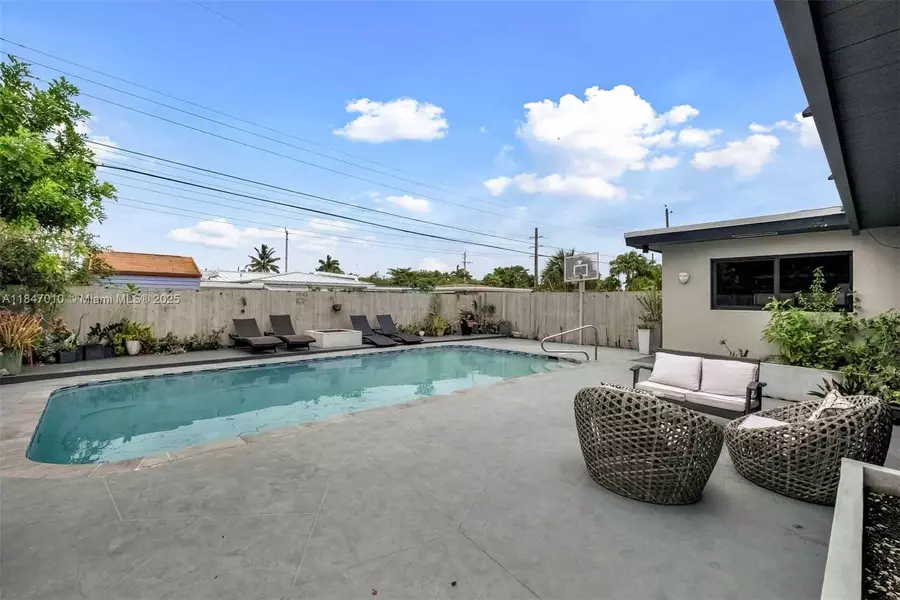 530 NW 39, Oakland Park, FL 33309