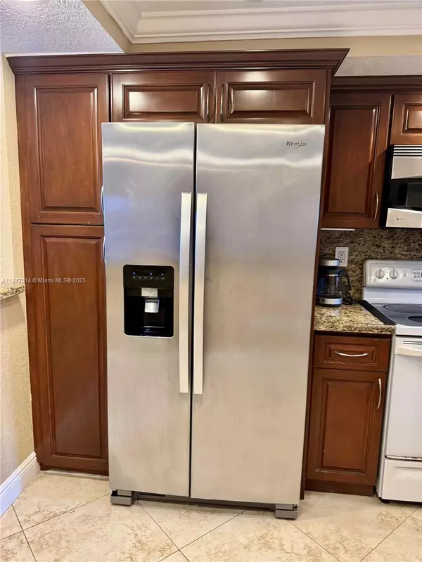 Davie, FL 33328,3100 W Rolling Hills Cir #407