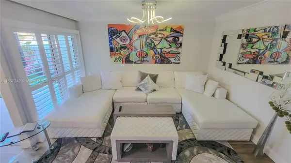 Plantation, FL 33324,9894 NW 2nd Ct