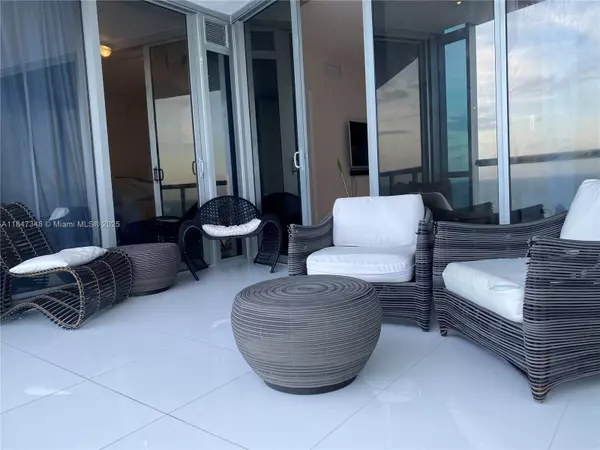 Sunny Isles Beach, FL 33160,17121 Collins Ave #1906