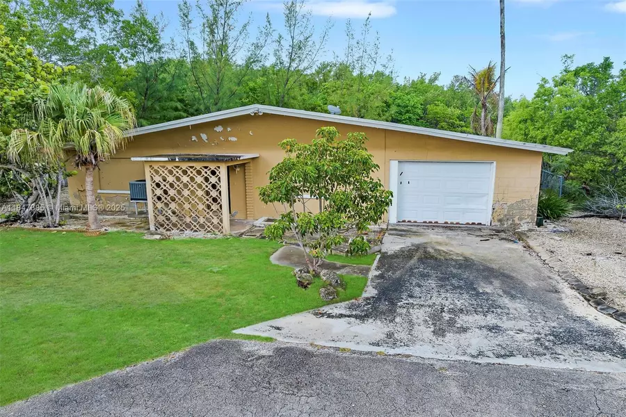 22 Atlantic Dr, Key Largo, FL 33037
