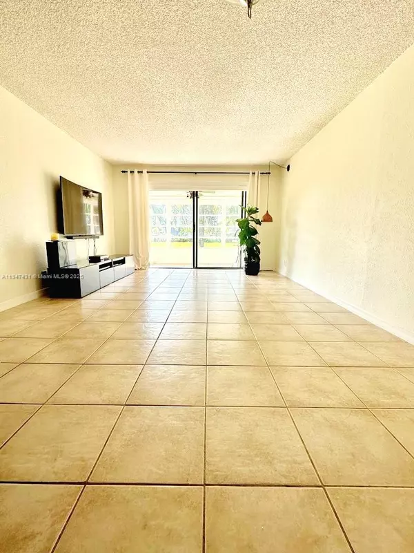 Boca Raton, FL 33428,9355 SW 8th St #101