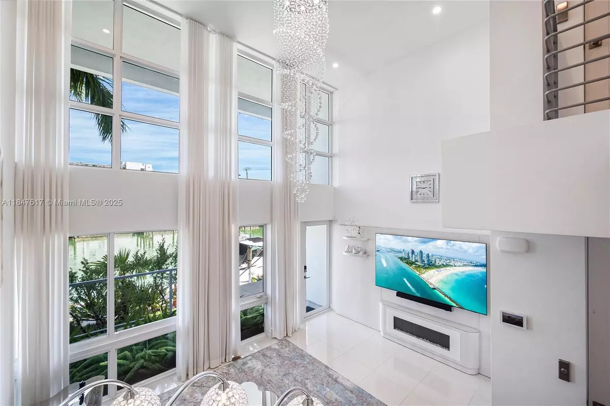 Miami Beach, FL 33141,31 N Shore Dr #31