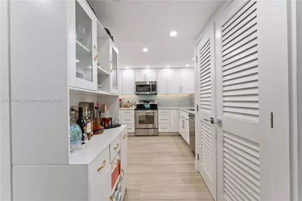 Fort Lauderdale, FL 33311,670 Tennis Club Dr #110