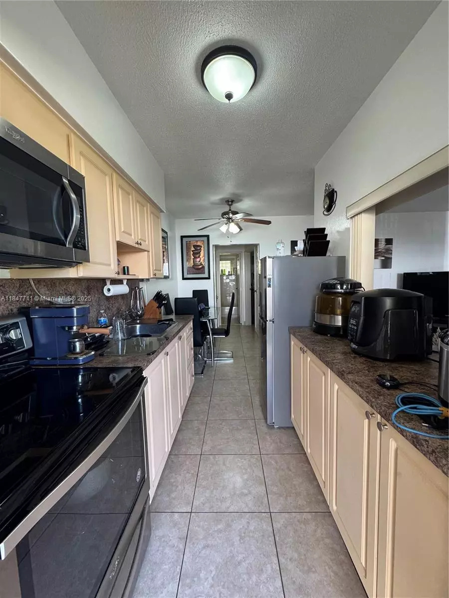 Miami, FL 33150,71 NW 76th St #5