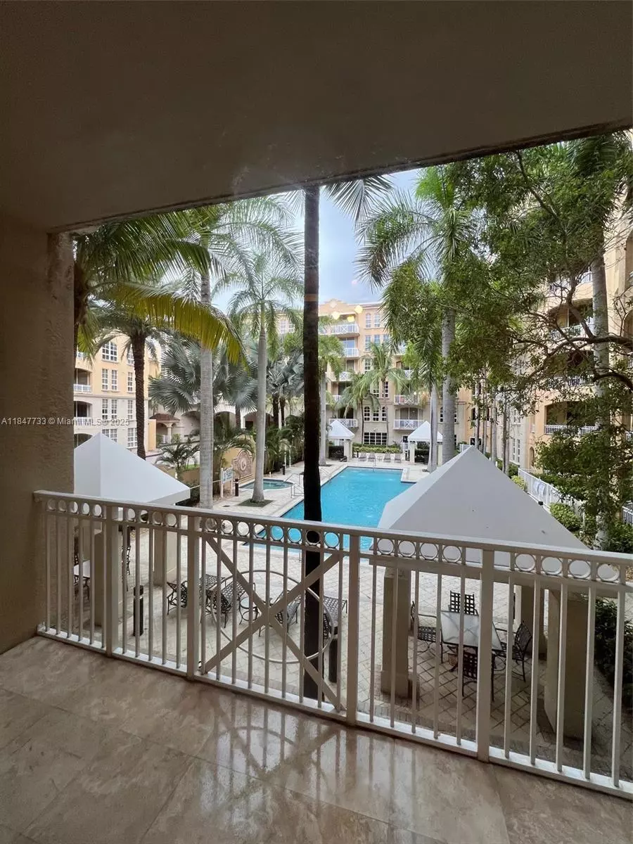 Aventura, FL 33180,3001 NE 185th St #218