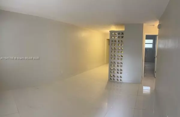 721 NW 4th Ave #4, Fort Lauderdale, FL 33311