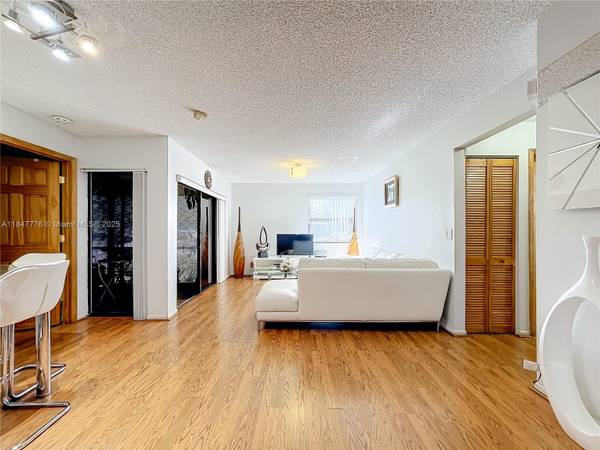 Pembroke Pines, FL 33026,11533 NW 10th St #11533