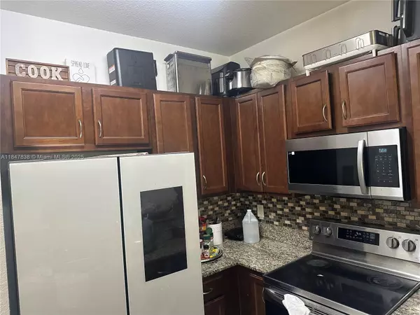 Miramar, FL 33025,8922 SW 18th St #8922