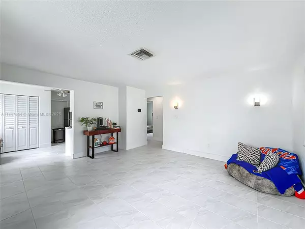Hollywood, FL 33020,2223 Liberty St #A