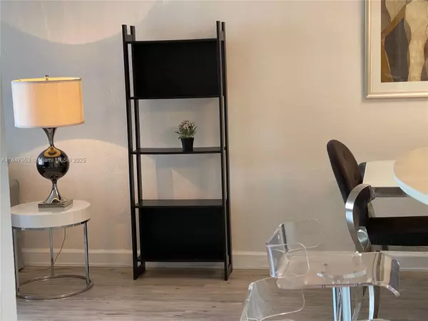 Miami Beach, FL 33139,1500 Bay Rd #454S