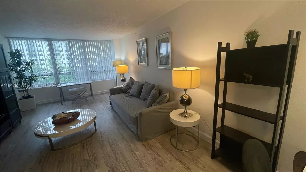 Miami Beach, FL 33139,1500 Bay Rd #454S
