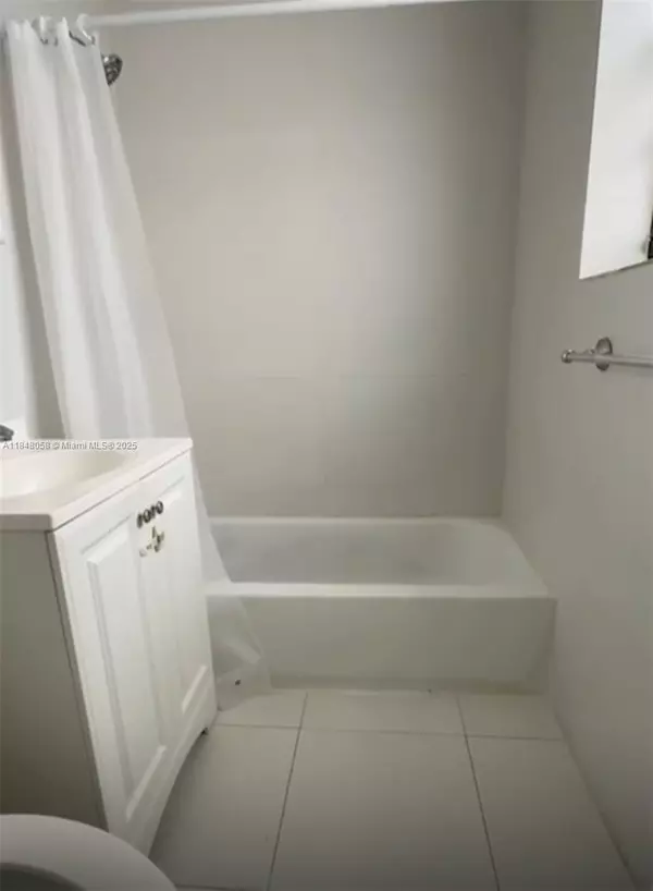 Miami Beach, FL 33139,1611 Pennsylvania #12A