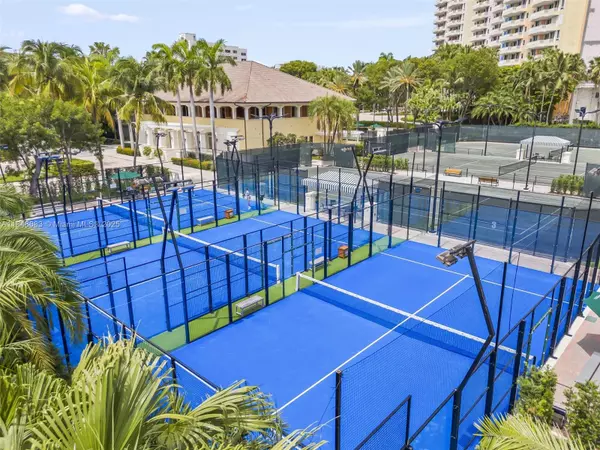 Key Biscayne, FL 33149,703 Crandon Blvd #PH-3