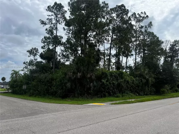 701 E 6th St, Lehigh Acres, FL 33972