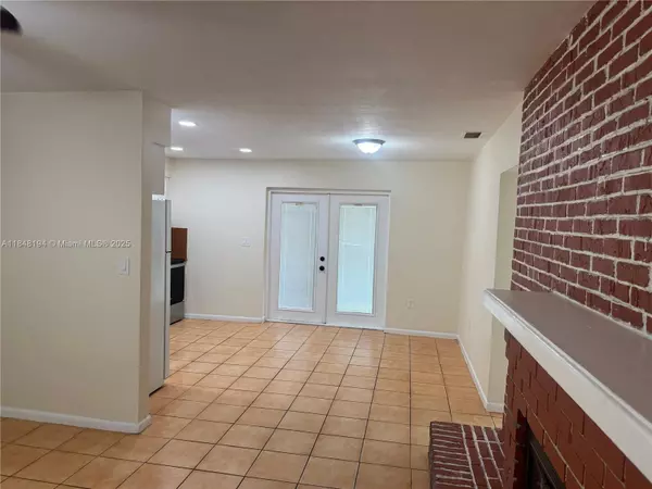 Miramar, FL 33025,1910 SW 99th Ave #1