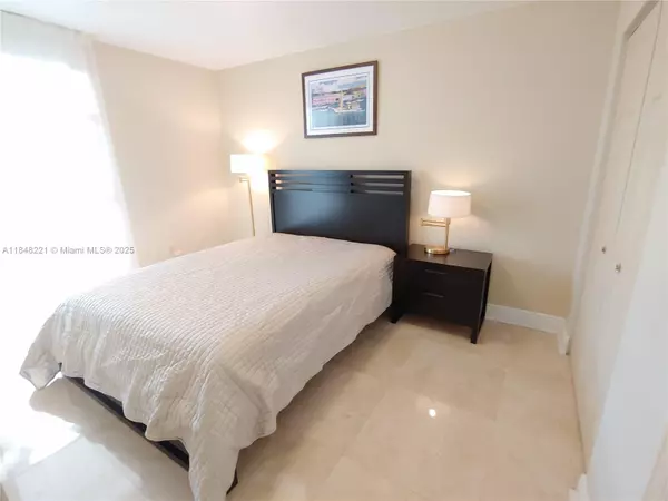 Aventura, FL 33180,3701 N Country Club Dr #204