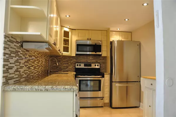 Aventura, FL 33180,3701 N Country Club Dr #204