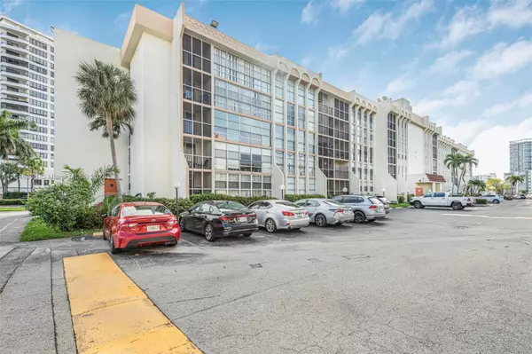 501 Three Islands Blvd #519, Hallandale Beach, FL 33009