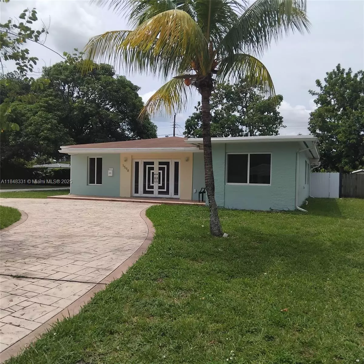 North Miami Beach, FL 33162,1598 NE 174th St