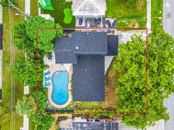 Pompano Beach, FL 33060,1165 SW 4th Ter #1