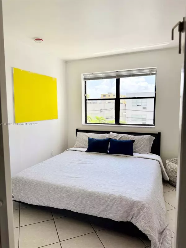 Miami Beach, FL 33139,1390 Ocean Dr #3