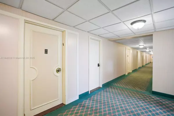 Hallandale Beach, FL 33009,1965 S Ocean Dr #3A