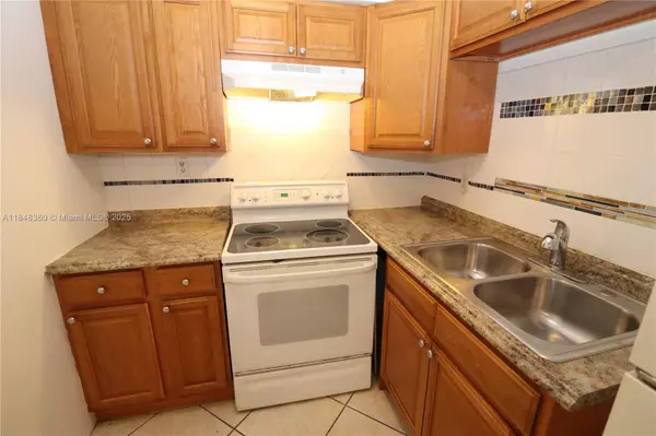 Oakland Park, FL 33309,59 NW 37th St #3