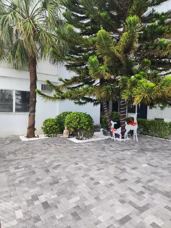 Miami Beach, FL 33141,2101 Normandy Dr #112A