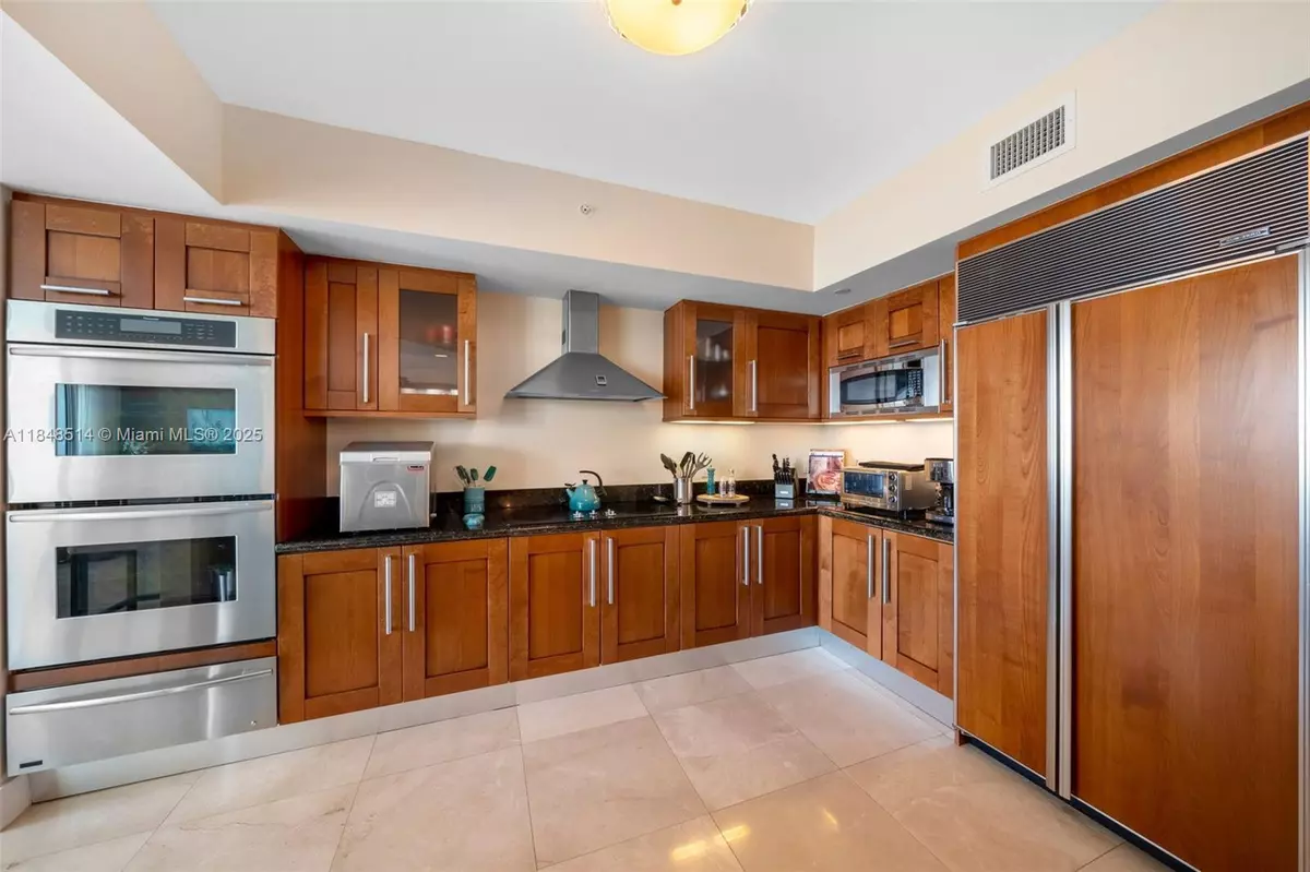 Aventura, FL 33160,3301 NE 183rd St #1104