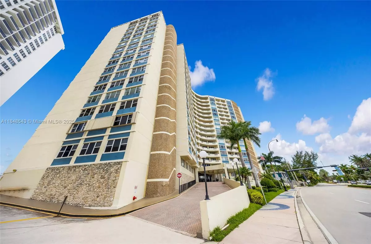 Hallandale Beach, FL 33009,3180 S Ocean Dr #607
