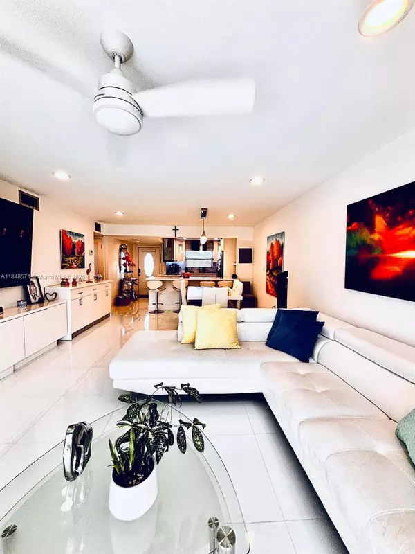 Sunrise, FL 33322,9321 Sunrise Lakes Blvd #305