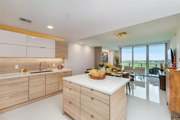 North Miami Beach, FL 33160,16385 Biscayne Blvd #1503