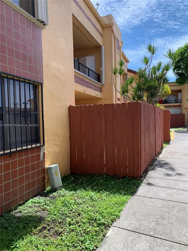 Miami, FL 33172,10861 NW 7th St #13-19