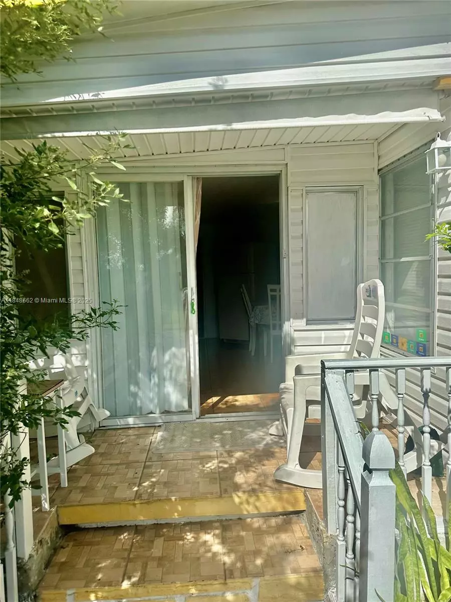 Davie, FL 33314,3050 SW 51 Av #0