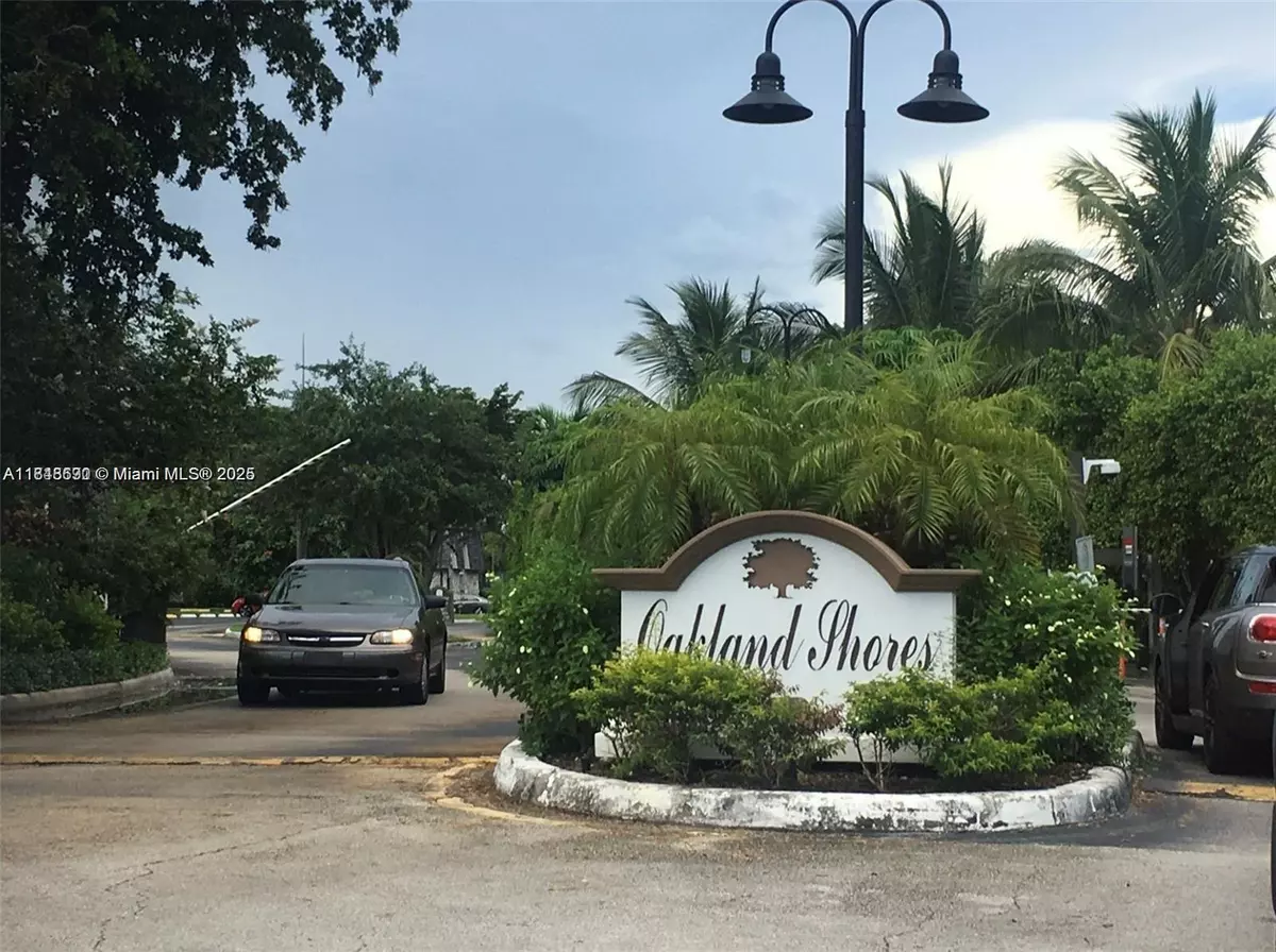 Oakland Park, FL 33309,3119 Oakland Shores Dr #C110