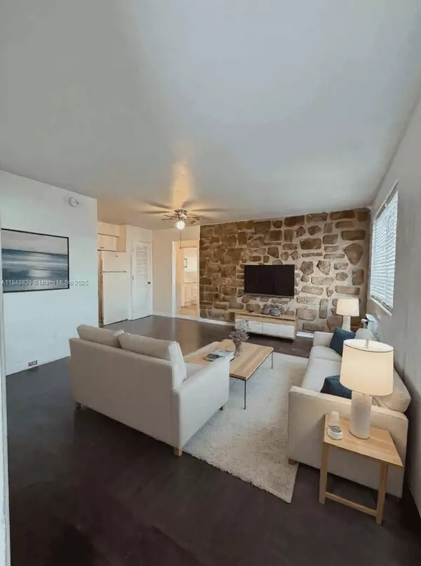 North Miami Beach, FL 33162,16890 NE 21st Ave #3