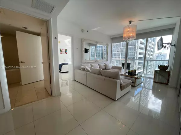 Miami, FL 33131,485 Brickell Ave #3711